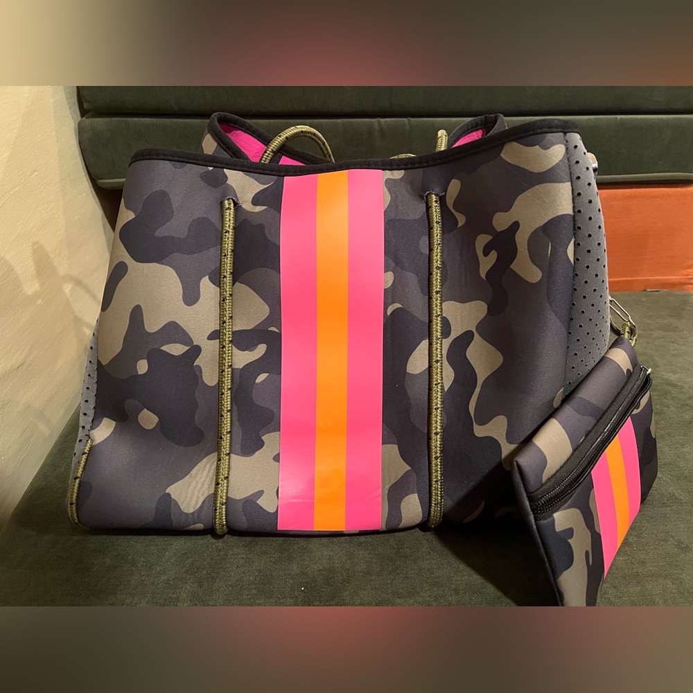 Parker and Hyde Neoprene Tote with pouch